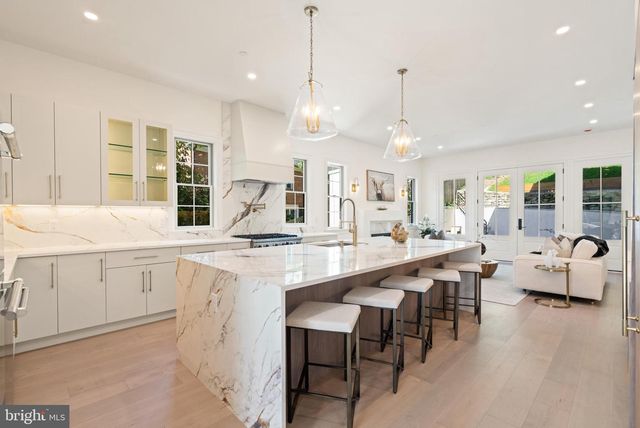 5631 MACARTHUR BLVD NW, Washington, DC 20016