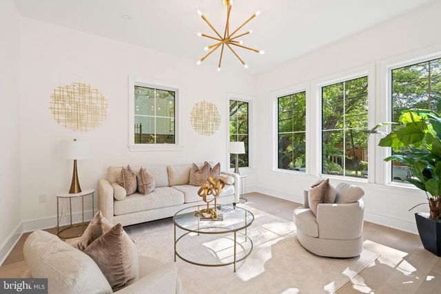 5631 MACARTHUR BLVD NW, Washington, DC 20016