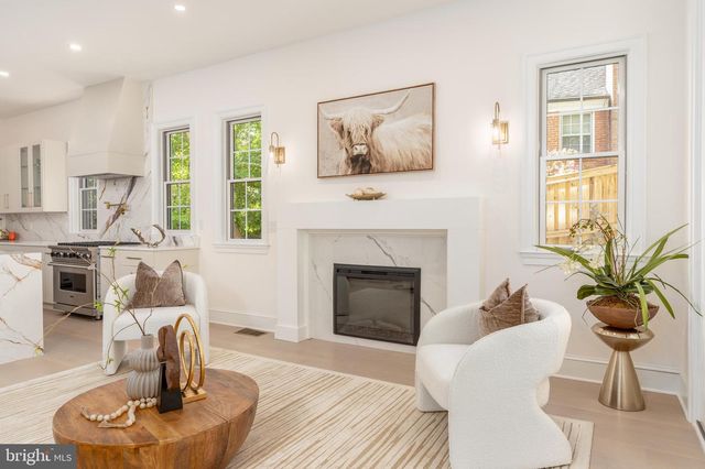 5631 MACARTHUR BLVD NW, Washington, DC 20016