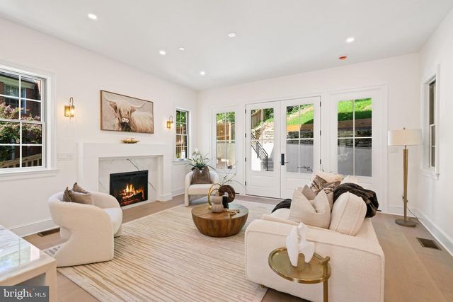 5631 MACARTHUR BLVD NW, Washington, DC 20016