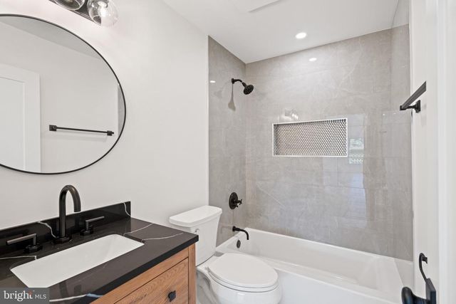 5631 MACARTHUR BLVD NW, Washington, DC 20016