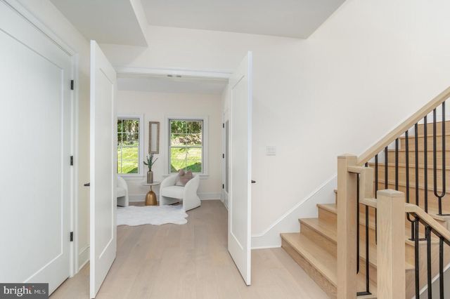 5631 MACARTHUR BLVD NW, Washington, DC 20016