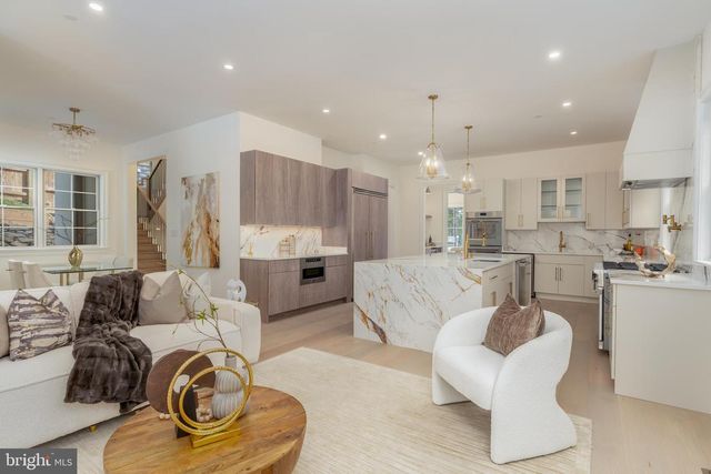 5631 MACARTHUR BLVD NW, Washington, DC 20016