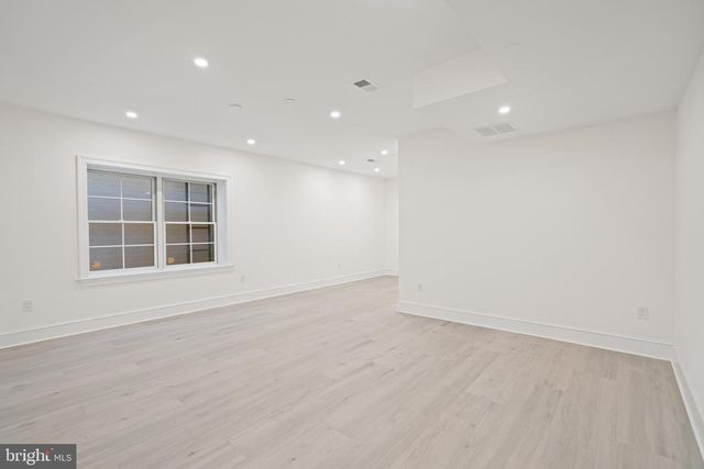 5631 MACARTHUR BLVD NW, Washington, DC 20016