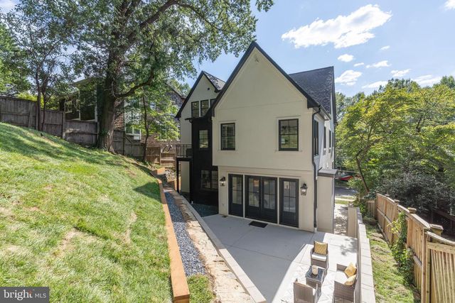 5631 MACARTHUR BLVD NW, Washington, DC 20016