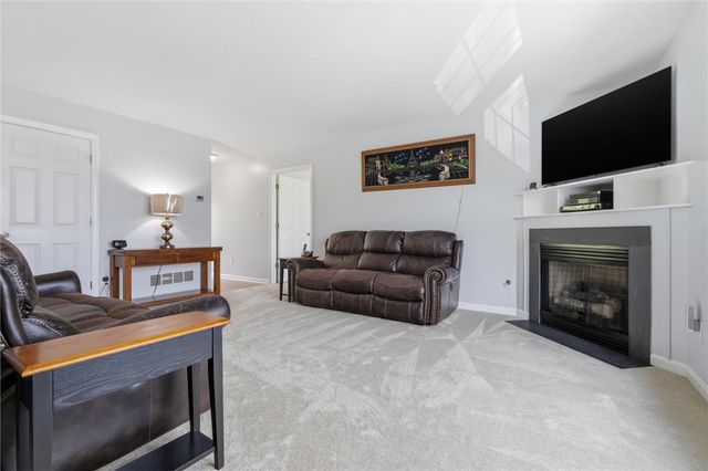 2000 Duncan Lane, Whitehall, PA 15236