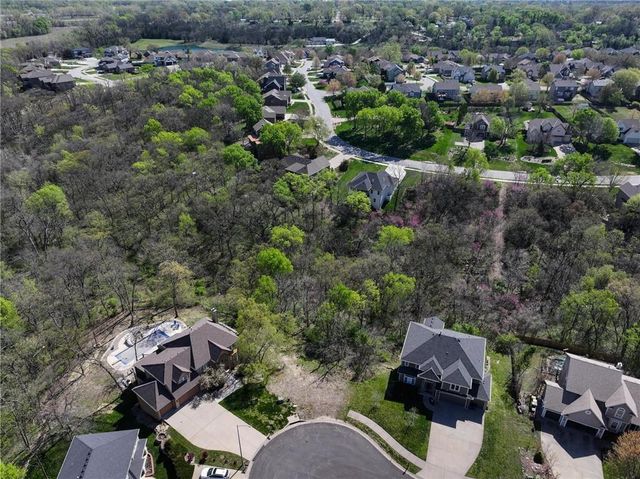 8335 Frederick Court, De Soto, KS 66018