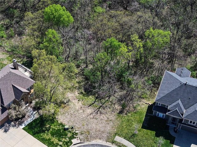 8335 Frederick Court, De Soto, KS 66018