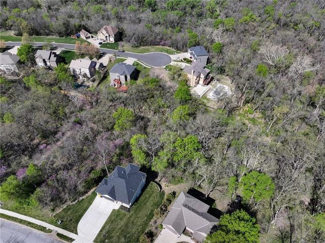 8335 Frederick Court, De Soto, KS 66018