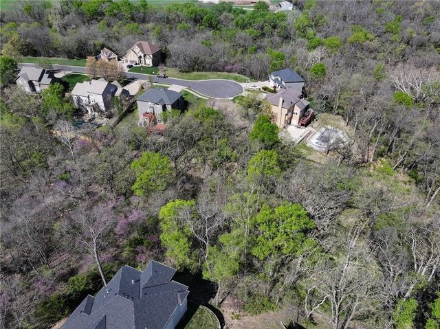 8335 Frederick Court, De Soto, KS 66018