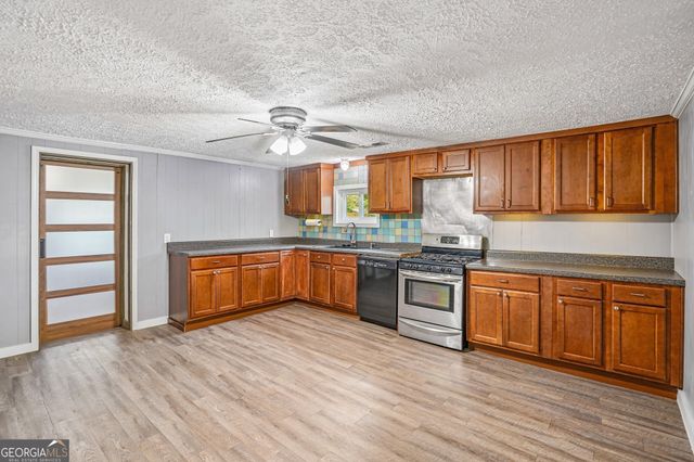 1042 Main Street, Whitesburg, GA 30185