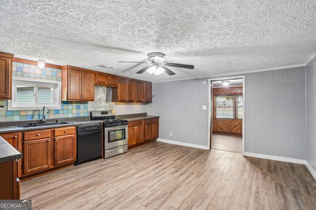 1042 Main Street, Whitesburg, GA 30185