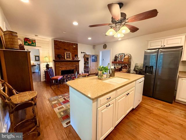 1311 BORDEN RD, Bumpass, VA 23024