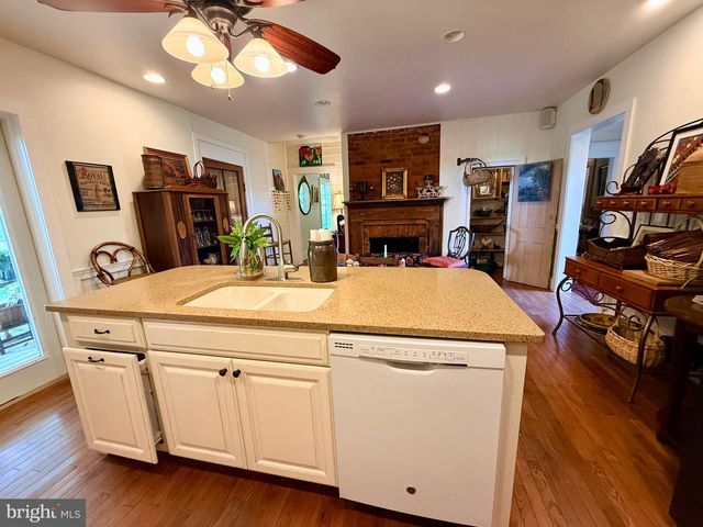 1311 BORDEN RD, Bumpass, VA 23024