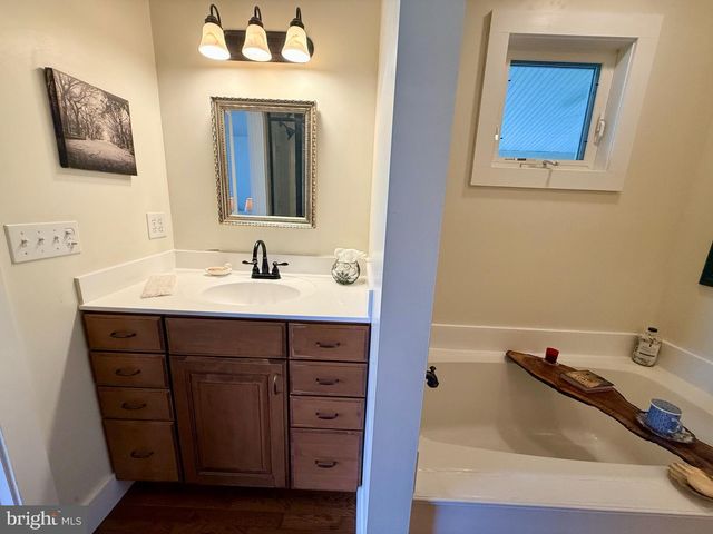 1311 BORDEN RD, Bumpass, VA 23024