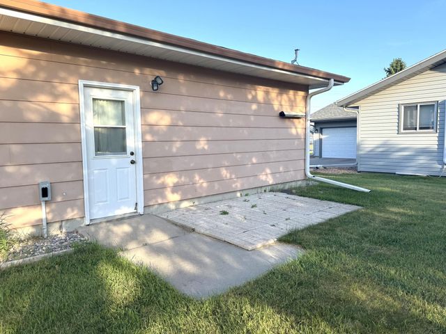 3110 N Broadway N, Fargo, ND 58102