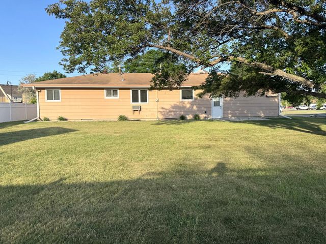 3110 N Broadway N, Fargo, ND 58102