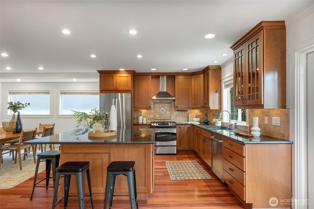 525 27th Avenue, Seattle, WA 98122