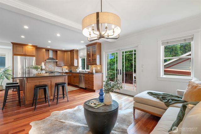 525 27th Avenue, Seattle, WA 98122