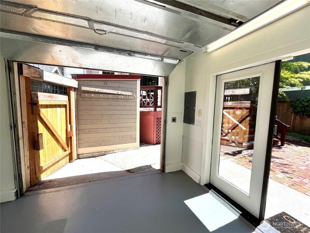 525 27th Avenue, Seattle, WA 98122