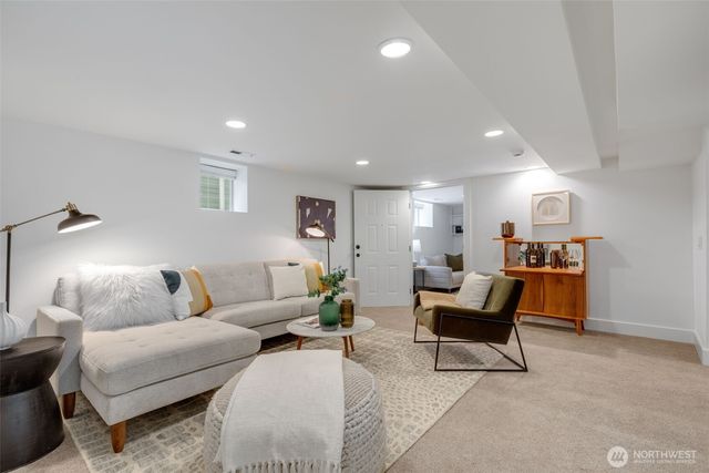 525 27th Avenue, Seattle, WA 98122