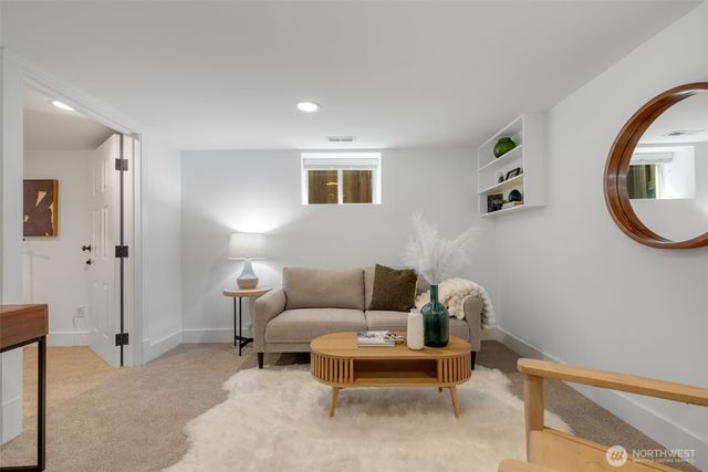 525 27th Avenue, Seattle, WA 98122