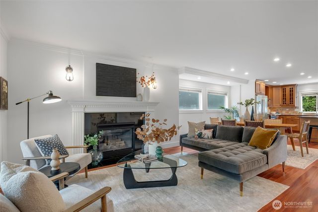 525 27th Avenue, Seattle, WA 98122