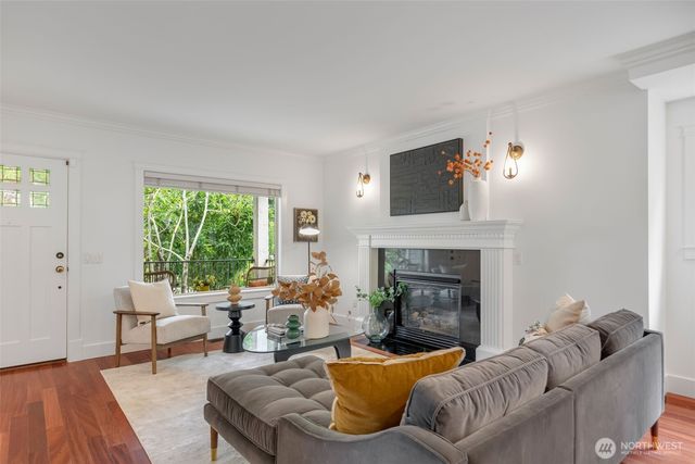 525 27th Avenue, Seattle, WA 98122