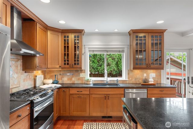 525 27th Avenue, Seattle, WA 98122