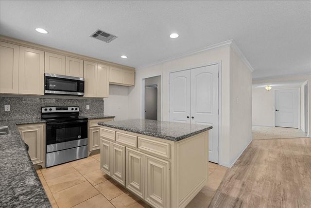 1506 Harbor View Circle, Galveston, TX 77550