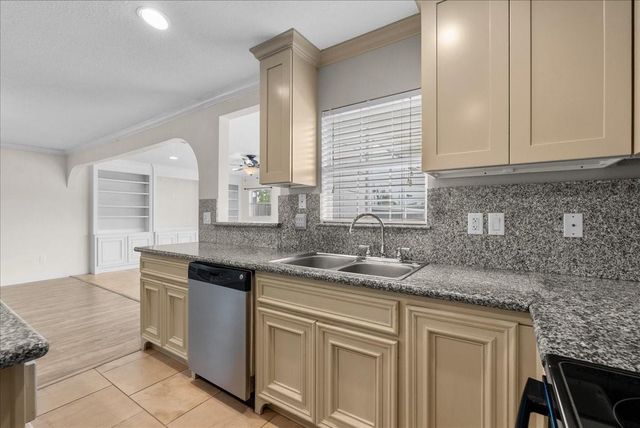 1506 Harbor View Circle, Galveston, TX 77550