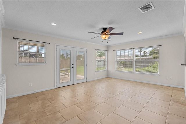 1506 Harbor View Circle, Galveston, TX 77550