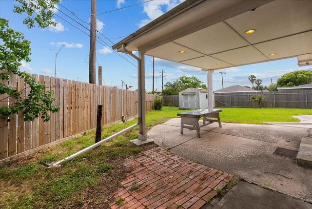 1506 Harbor View Circle, Galveston, TX 77550