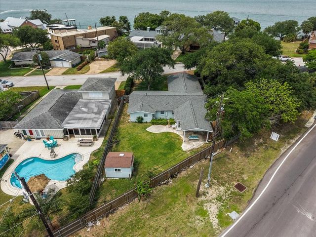 1506 Harbor View Circle, Galveston, TX 77550