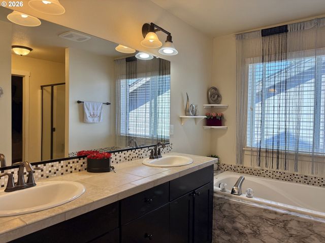 13910 Ne 102ND St, Vancouver, WA 98682