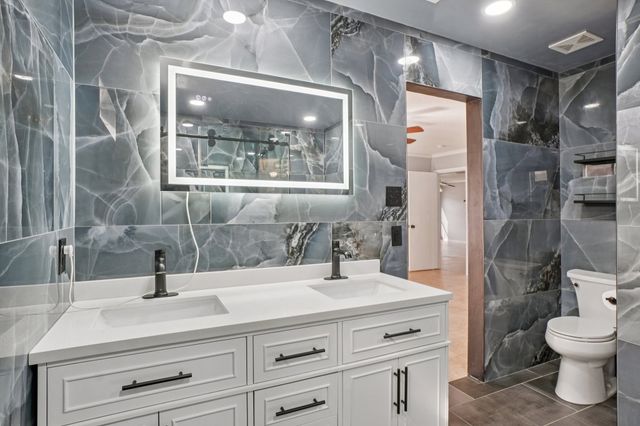 2304 Red Oak Drive, Little Elm, TX 75068