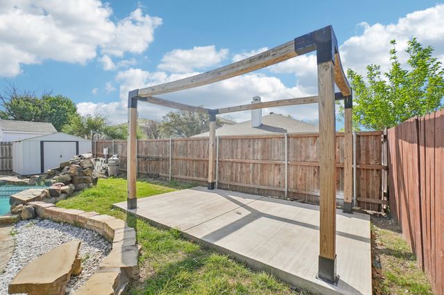 2304 Red Oak Drive, Little Elm, TX 75068