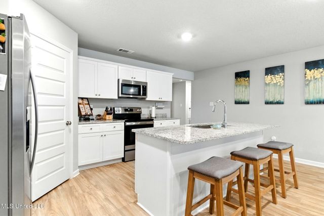 3301 N 7th Street, Ocean Springs, MS 39564