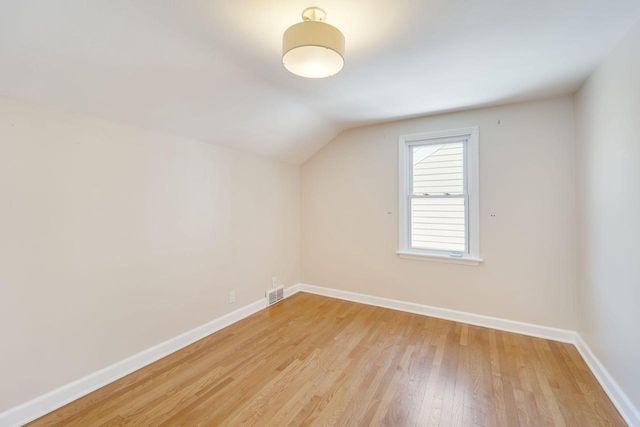 5639 N Bay Ridge AVENUE, Whitefish Bay, WI 53217