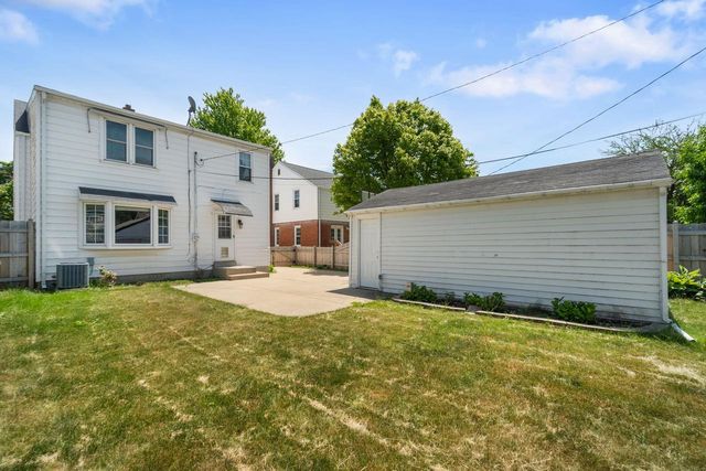 5639 N Bay Ridge AVENUE, Whitefish Bay, WI 53217