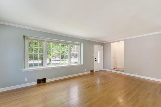 5639 N Bay Ridge AVENUE, Whitefish Bay, WI 53217