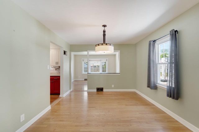 5639 N Bay Ridge AVENUE, Whitefish Bay, WI 53217