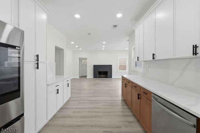 31 Saint Moritz Pl, Wayne Twp., NJ 07470