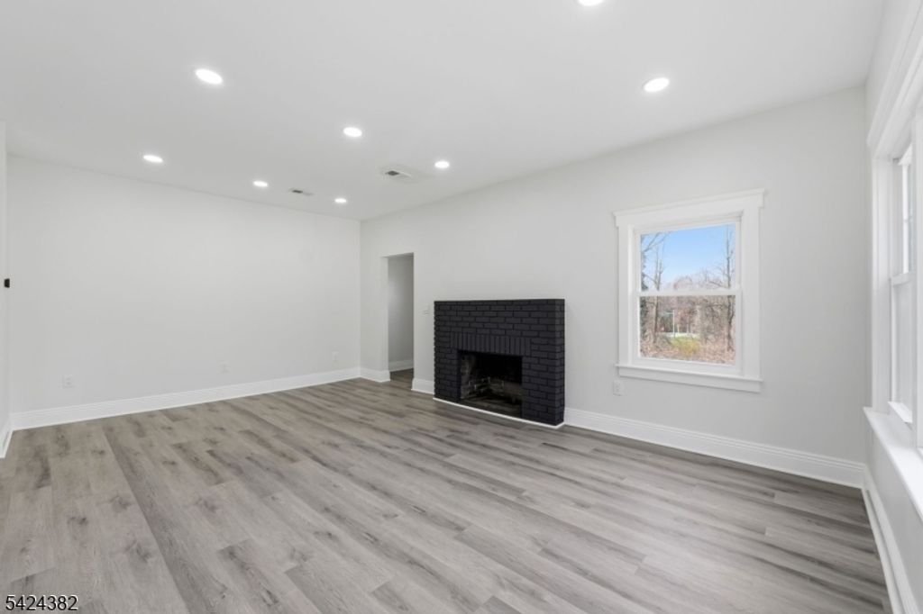 31 Saint Moritz Pl, Wayne Twp., NJ 07470 — photo 4