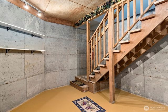 2345 W Beach Road, Oak Harbor, WA 98277