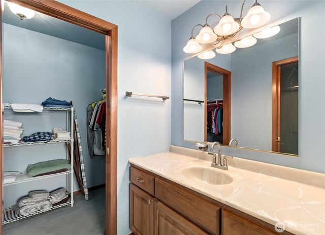 2345 W Beach Road, Oak Harbor, WA 98277
