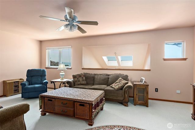 2345 W Beach Road, Oak Harbor, WA 98277
