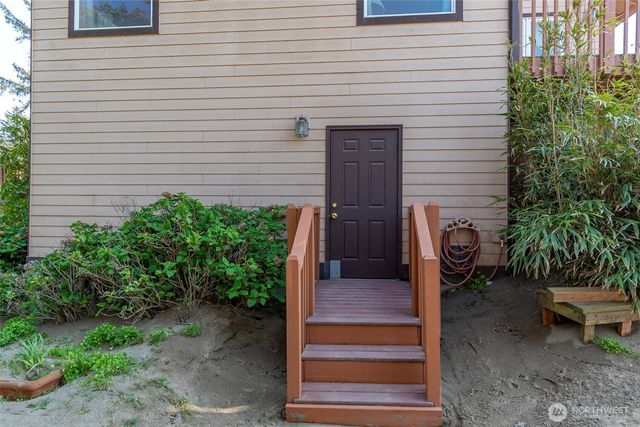 2345 W Beach Road, Oak Harbor, WA 98277