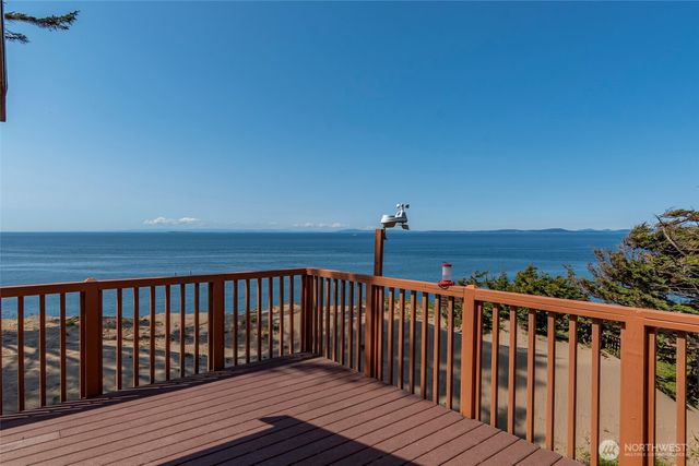 2345 W Beach Road, Oak Harbor, WA 98277