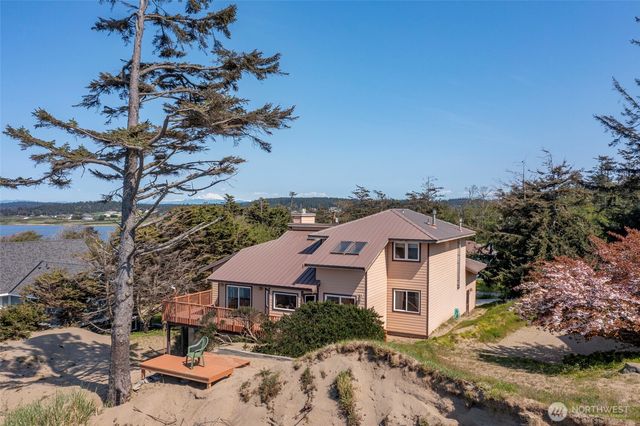 2345 W Beach Road, Oak Harbor, WA 98277